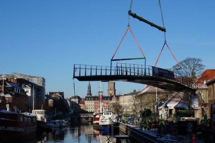 DHL transportuje most z Polski do Danii