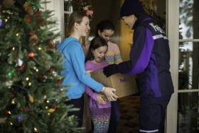 80% Polaków prezenty świąteczne  kupi w sieci - badanie FedEx Express