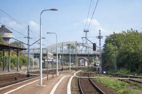 Alumast dostarczy ponad 200 kompozytowych słupów oświetleniowych dla PKP Polskich Linii Kolejowych