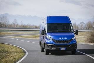 Rozwiązania Verizon Connect z zakresu telematyki i zarządzania personelem w nowych pojazdach Iveco