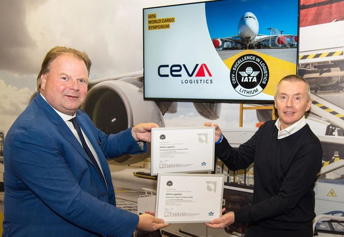 Na zdjęciu od lewej: Peter Penseel, Dyrektor Operacyjny ds. Frachtu Lotniczego CEVA Logistics oraz Willie Walsh, Dyrektor Generalny IATA.
