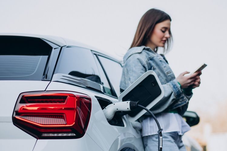 Licznik Elektromobilności: ponad 10 tys. publicznie dostępnych punktów ładowania w Polsce
