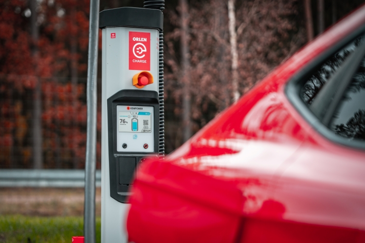 ORLEN z pierwszym nowoczesnym hubem szybkiego ładowania
