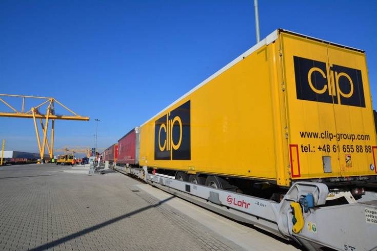 CLIP Rail Mega Hub Intermodal uruchomił pierwszy w Polsce Lohr Railway System