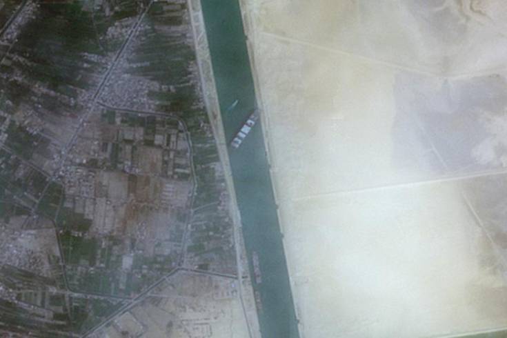 Trwa walka z czasem - Kanał Sueski nadal zablokowany
