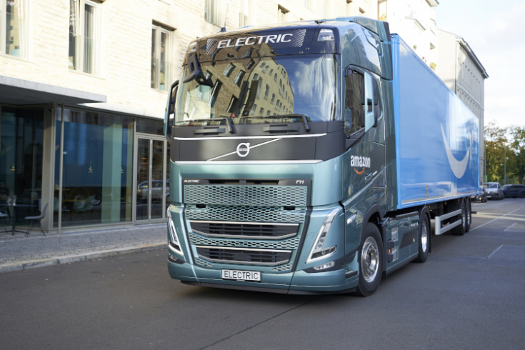 20 ciężkich samochodów ciężarowych z napędem elektrycznym dostarczy firmie Amazon Volvo