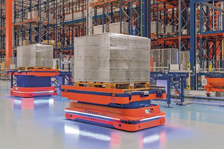 Sztuczna inteligencja zwiększa wydajność i zmienia modele pracy w magazynach