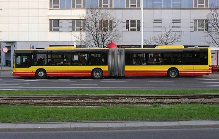 Organizacja autobusowych przystanków &quot;na żądanie&quot; w Warszawie