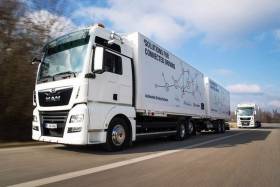 Pierwsze na świecie praktyczne zastosowanie zintegrowanych konwojów samochodów ciężarowych w Niemczech