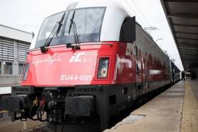 Biało-czerwone lokomotywy PKP Intercity już na torach