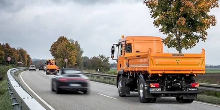 Bezzałogowy pojazd zabezpieczający na autostradach