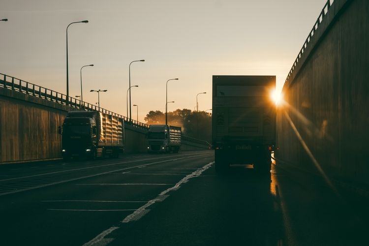 Transport do Francji: Jak zaplanować bezpieczny i terminowy przew&oacute;z towar&oacute;w?