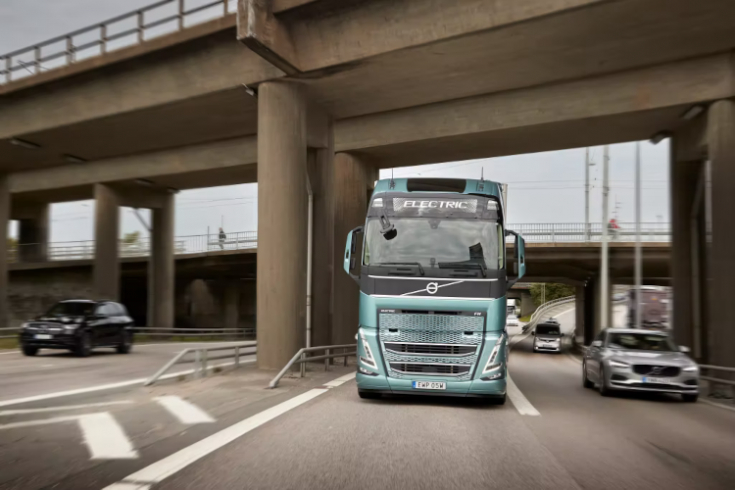 Volvo dostarcza elektryczne ciężarówki wykonane ze stali wolnej od paliw kopalnych