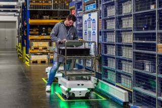 Roboty mobilne automatyzują transport wewnętrzny