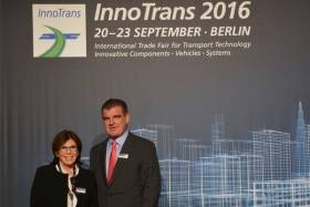 Solange Olszewska, właścicielka firmy Solaris Bus & Coach S.A. i Peter Spuhler, prezes zarządu i właściciel firmy Stadler.