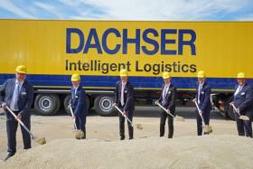 Od lewej: Mathias Oetter - kierow. Oddziału Kassel-Lohfelden, Norbert Thiele - z-ca burmistrza Lohfelden, Michael Schilling - COO Road Logistics, dr Alexander Friedrich Wachter -  wiceprzewodnicz. samorządu powiatowego Kassel, Alexander Tonn - dyr. zarz. European Logistics Germany, Andreas Fritsch, Dyrektor Zarządzający w centrum logistycznym DACHSER East Ostwestfalen-Lippe