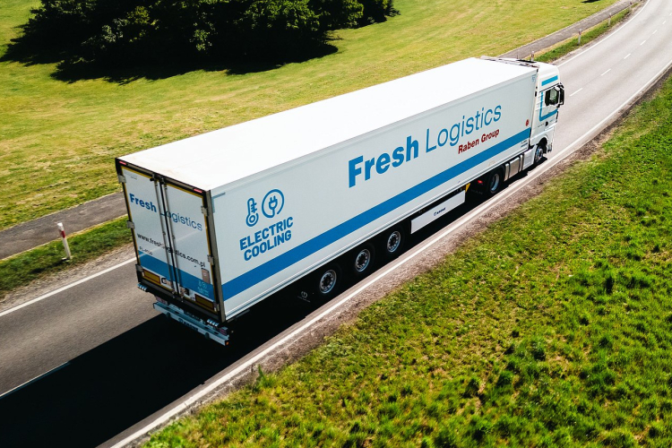Fresh Logistics Polska wprowadza do swojej floty nową elektryczną naczepę