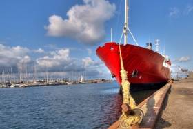 Port morski jako centrum logistyczne w międzynarodowych łańcuchach dostaw