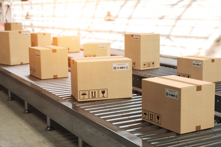 Koniec &bdquo;taniej paczki&rdquo; i nowa walka o ostatnią milę