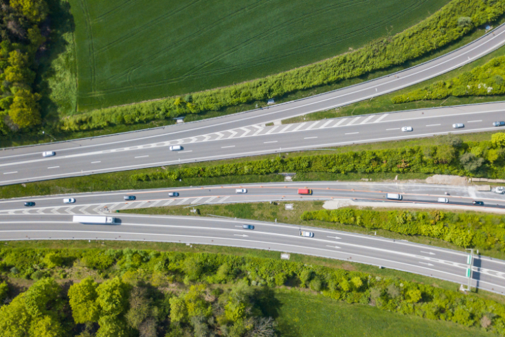 Cyfrowa dekarbonizacja transportu drogowego – nowe oprogramowanie redukuje emisję CO2 w Girtece