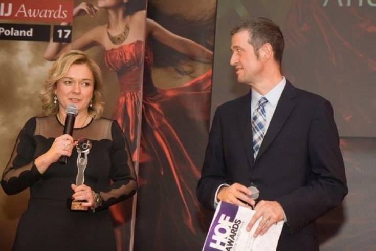 Renata Osiecka, AXI IMMO, z nagrodą CIJ Awards 2017.