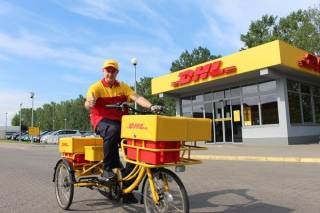 DHL Parcel na rowerach podczas szczytu NATO