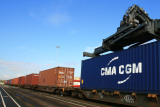 CMA CGM zobowiązuje się do zakupu części transportowo-logistycznej Grupy Bollore