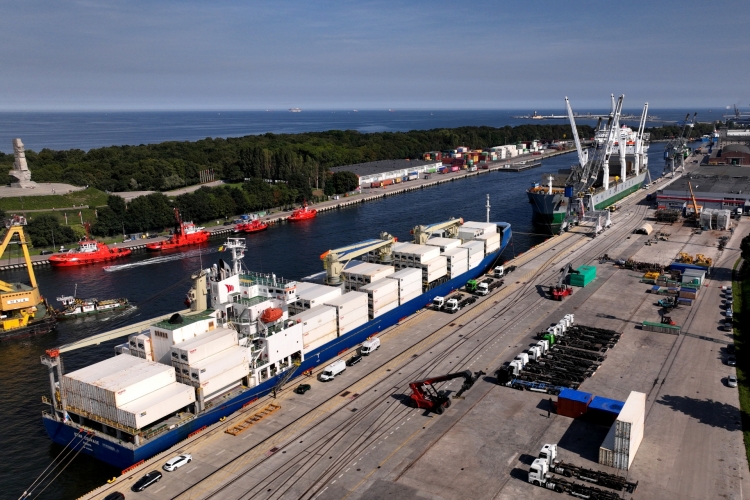 Port Gdańsk po trzech kwartałach 2025 r. z rekordem w przeładunkach kontenerów