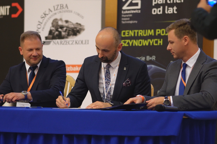 Łukasiewicz – PIT oraz PGE Energetyka Kolejowa S.A. będą pracować razem nad rozwojem kolei wodorowej