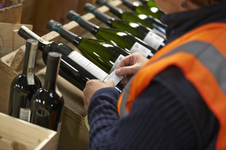 Jak nowe etykiety na butelkach wina wpłyną na branżę beverage?