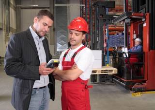 Analiza zakł&oacute;ceń w wybranym ogniwie łańcucha dostaw branży motoryzacyjnej