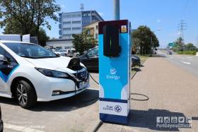 Pierwsza w Polsce stacja ładowania aut elektrycznych na słupie oświetleniowym