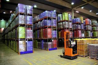 Kompletacja jednostopniowa a dwustopniowa - wydajność kompletacji a aspekty organizacyjne