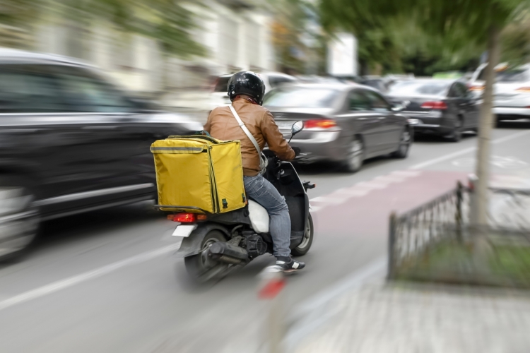 Ultraszybkie dostawy stały się dobrem pierwszej potrzeby