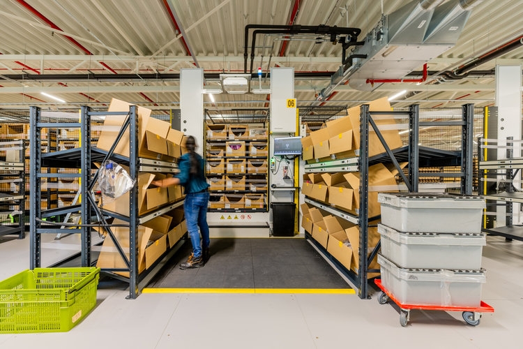 Hunkemöller boosts warehouse efficiency with Geekplus robots