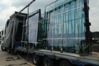 Jak bezpiecznie przewieźć szkło w rozmiarze XXL? - Go Logis organizuje ponadnormatywny transport szyb 