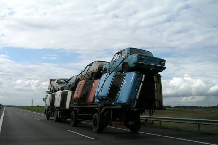 Koszty wypadków w transporcie w miesiącach letnich poza obszarem zabudowanym