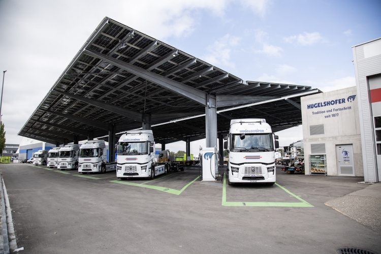 Intensywna eksploatacja pojazd&oacute;w ciężarowych Renault Trucks