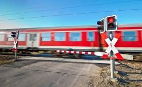 PKP Polskie Linie Kolejowe S.A. podnoszą poziom bezpieczeństwa na przejazdach kolejowo-drogowych