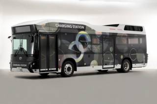 Toyota i Honda testują wodorowy autobus jako mobilny system zasilania awaryjnego
